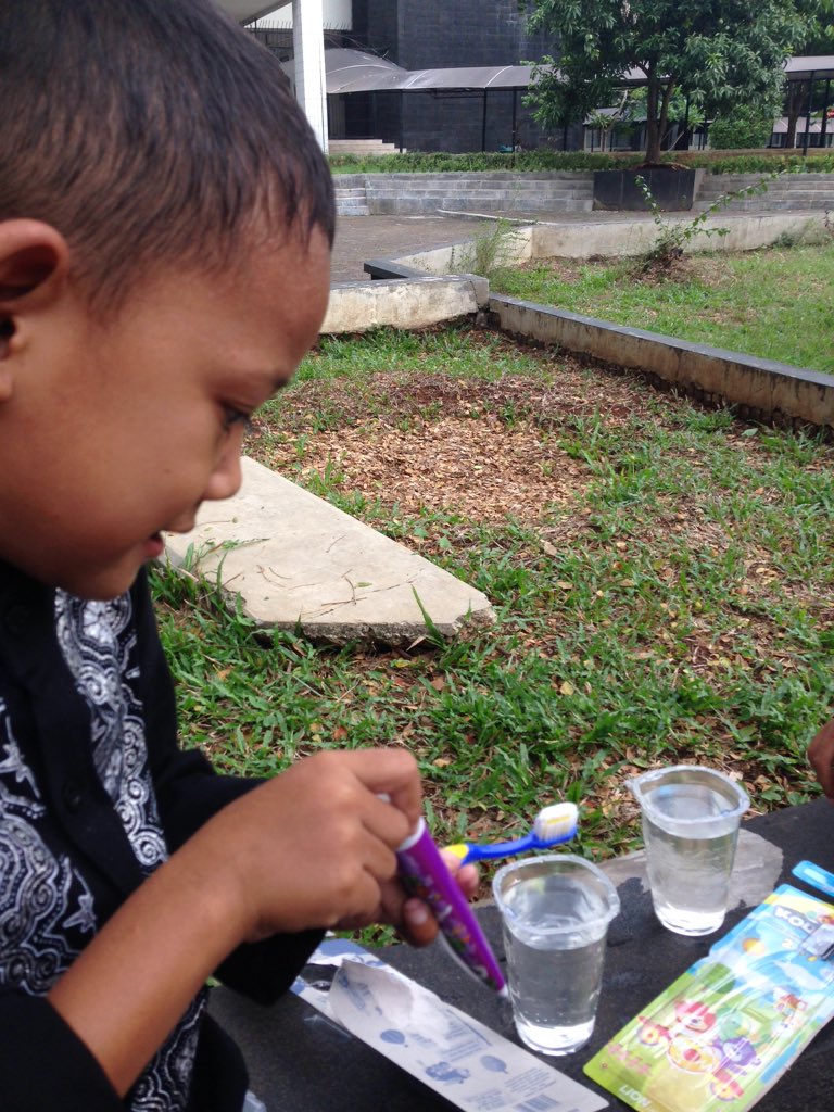 Yuk2 jaga kesehatan gigi kita kyk adek2 ini;)