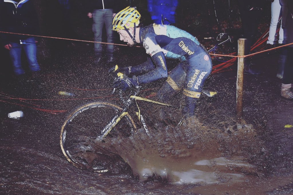 UCI_CX's tweet photo. It's CX sunday! Good luck to all the riders taking part in the #UCICXWC in #Koksijde ! Live at uci.ch > 12.30GMT 📺 https://t.co/GQtLwDxRMF