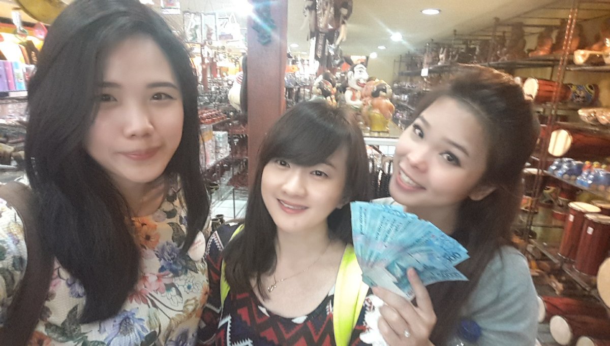 Mng games dgn memgumpulkan point terbanyak. Jd pny uang saku buat jajan&amp;beli oleh2 deh! #JurnalAFF <a href="/Absolute_Women/">Absolute Women</a>