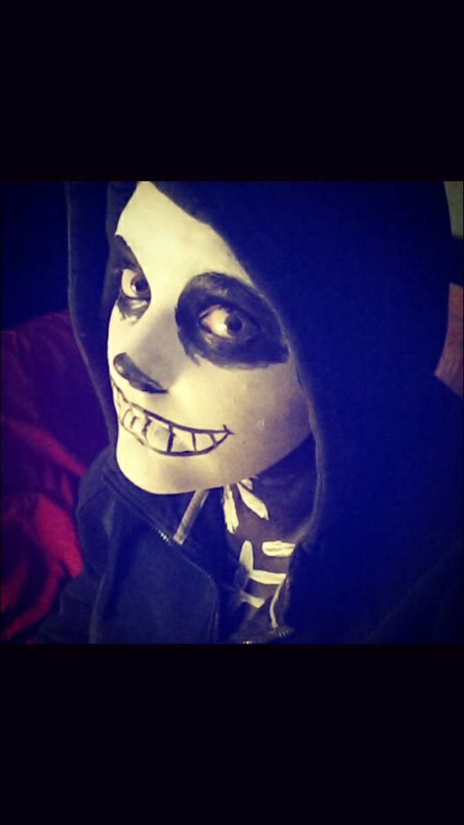 healeroftime's tweet photo. So I did cosplay of Sans a while back, I will be posting more #cosplay #undertale https://t.co/wo5awLaawU