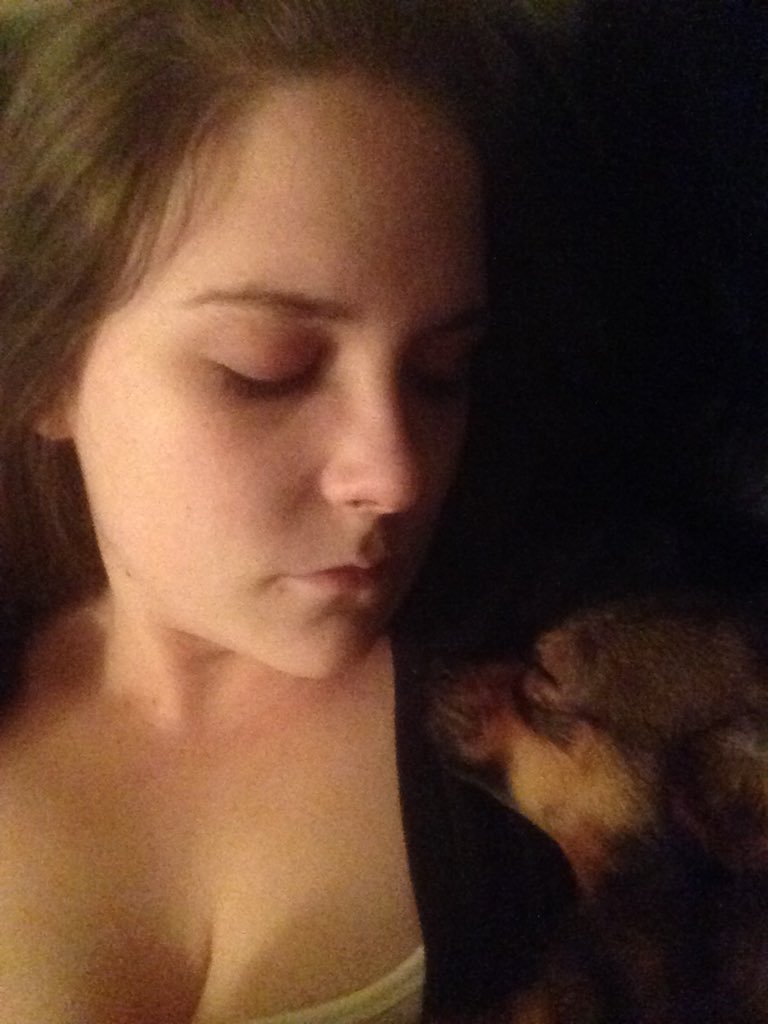Molly13Moo's tweet photo. #puppylove https://t.co/4BdEwo0LKm