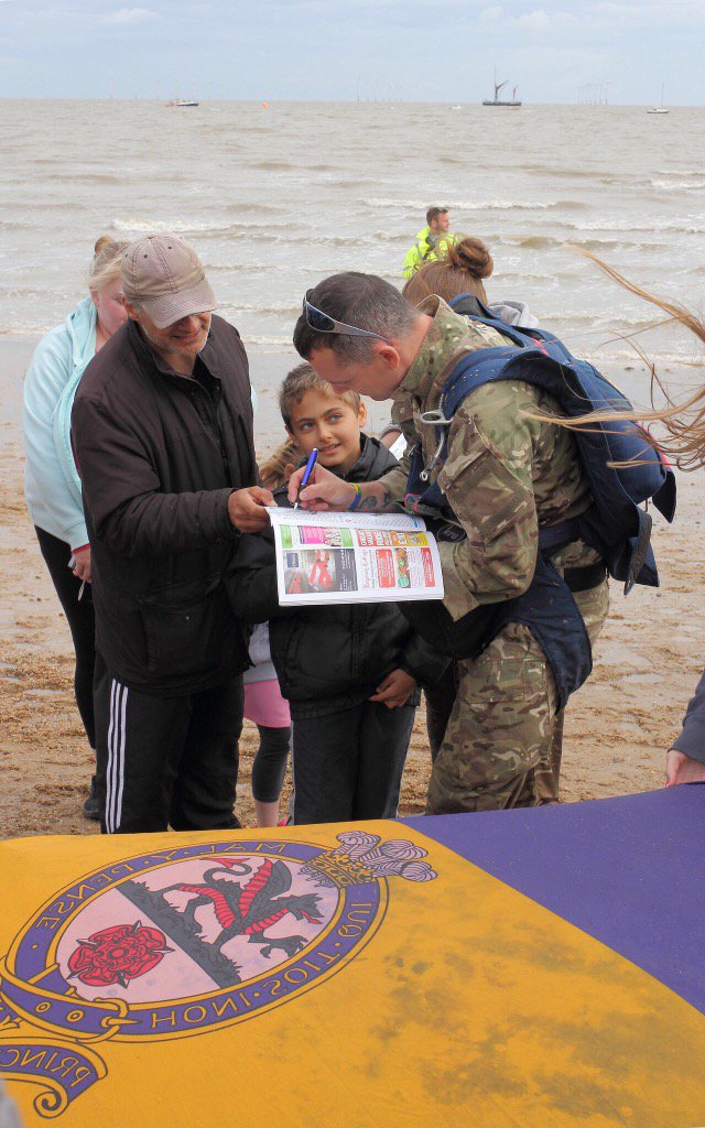 TigersFFT's tweet photo. Finding pics on the Internet @ClactonAirShow @rhqpwrr @pandocruises @BritishArmy @1PWRR @TSAConsulting #Free-PR https://t.co/LD6TIso5HR