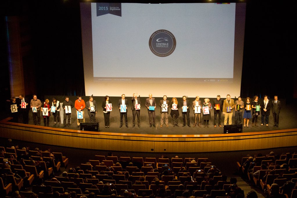 Centrale_Med's tweet image. [#RDDECM] Beau message des enseignants pour la promo 2015, fait à la main, avec ❤️ « Bravo ! Bonne route !!! » 👏👏