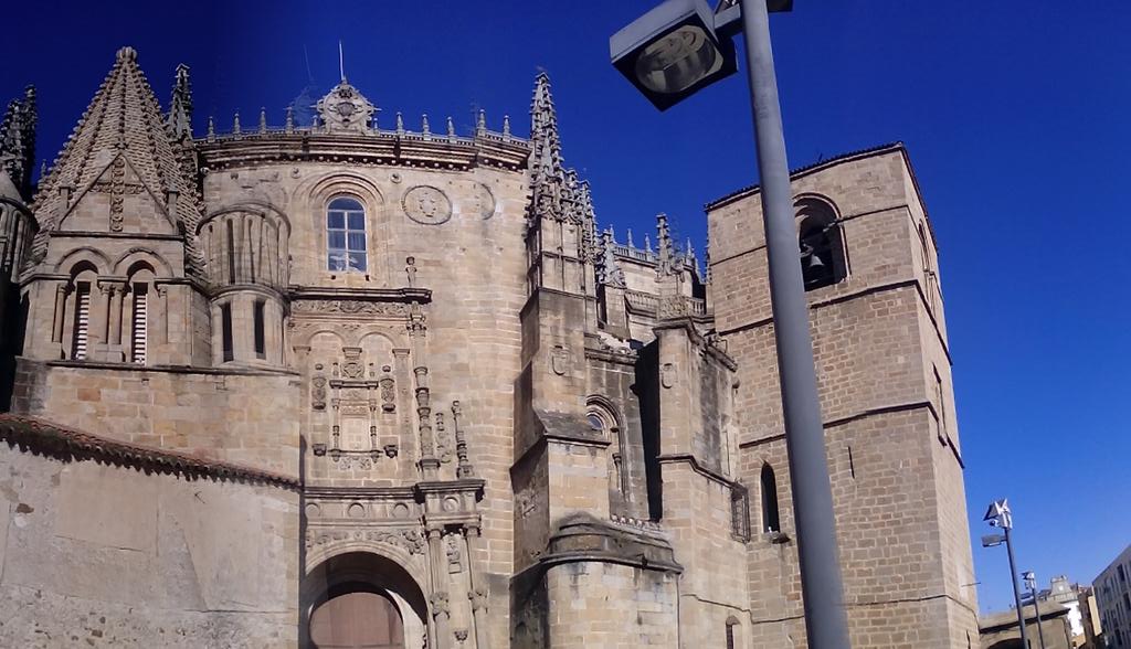 Juanluis95mix's tweet photo. #スペイン #Plasencia #Extremadura #Spain #西班牙 https://t.co/50n014nd7H #PuenteDiciembre #INTUR2015 #ITB2015 #FITUR2016 https://t.co/nUmTitxFZ9