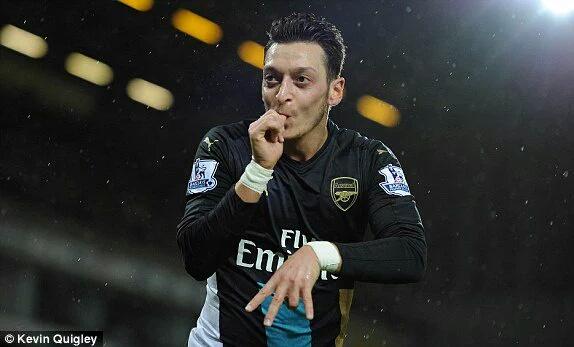 Muhamad_Gunners's tweet image. FT: Norwich City 1-1 Arsenal.
(Grabban 43') (Özil 30')
#BPL #1Points #NCFCvAFC #COYG #VCC