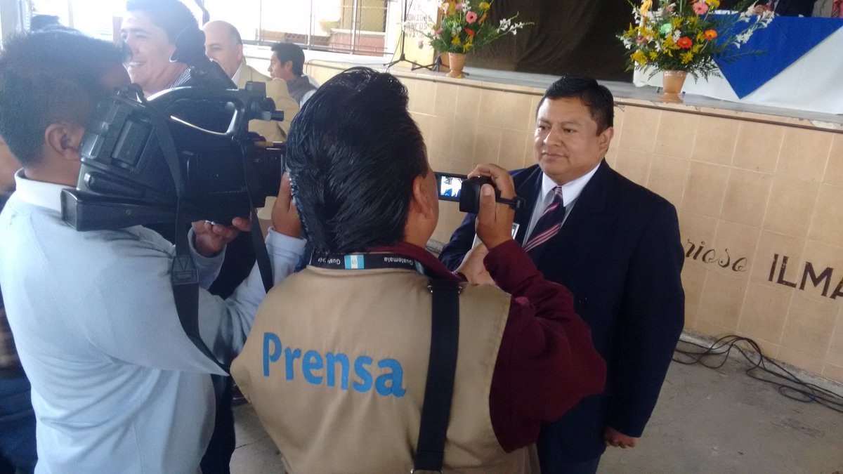 AlexSimajCH's tweet photo. Entrega de credenciales a las distintas corporaciones del Departamento de Chimaltenango https://t.co/hSVa5VEbS4