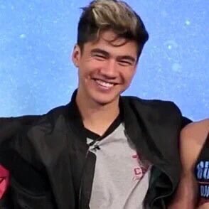 J_Pacee's tweet photo. @5sosworldalerts my sunshine #WeLoveYouCalum https://t.co/agmPsxayf4