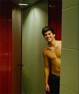 hyyhlilac's tweet photo. @5sosworldalerts #WeLoveYouCalum ❤ https://t.co/lPhsiCBuMj