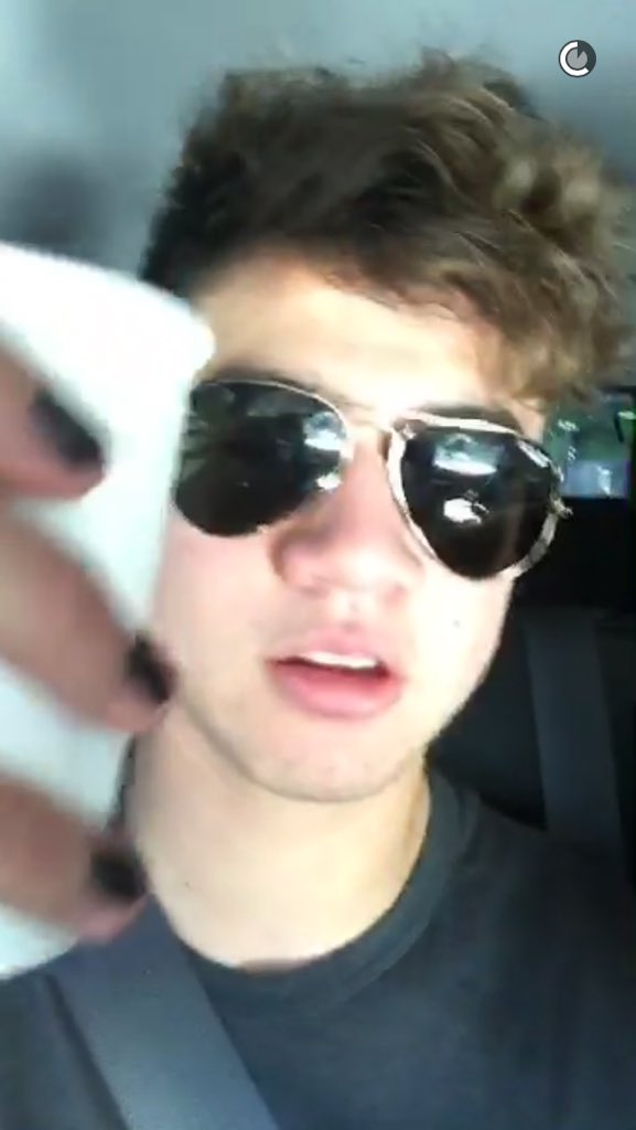 lxhemms's tweet photo. @5sosworldalerts #WeLoveYouCalum https://t.co/MUE6cxDSZH