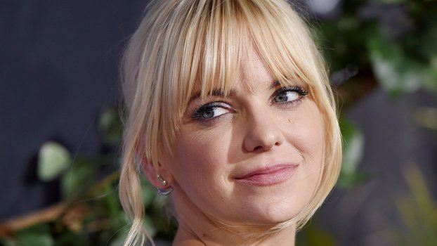 Buzzing: Happy 39th Birthday, Anna Faris! Gush Over Her 9 Sweetest Family Moments  