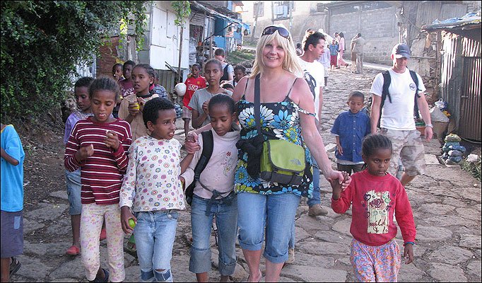 Mamma single vince alla lotteria $7,5 mln e aiuta i bambini orfani dell'Etiopia