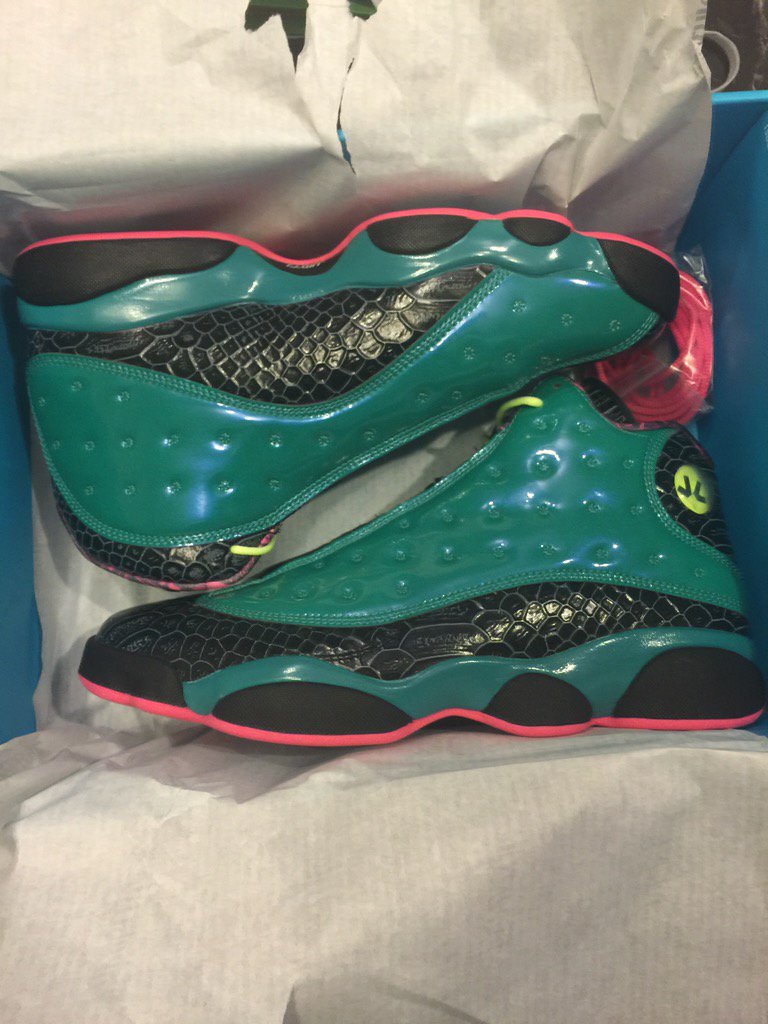xfortify's tweet photo. Sz 10. $600 shipped. Random RT'er gets $10 if sold @Deadlaced @LimitKickz @Kickz_Are_Us @nymkicks https://t.co/Iku6jv6DYD