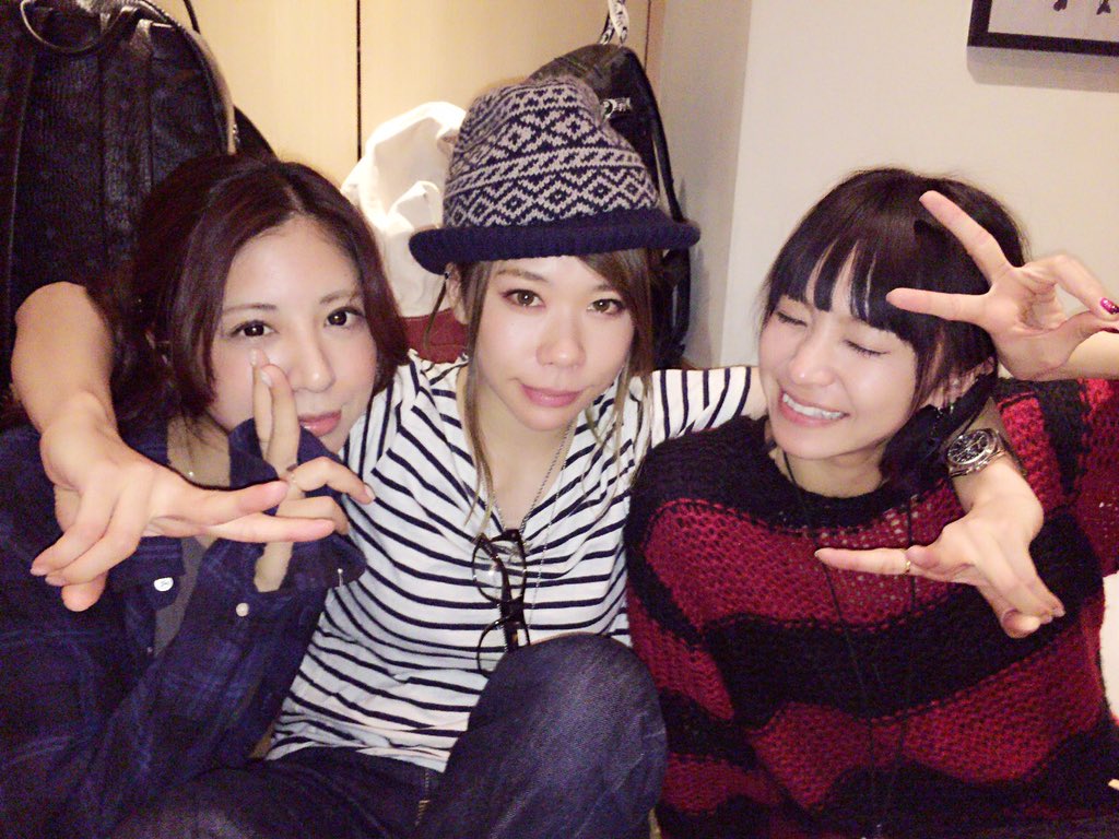 気兼ねなく過ごせる場所があるっ幸せっ。いい肉の日ばんざい。ごちですっ！あおさん。
RT <a href="/ichiRingo/">ichigo</a>: いい肉の日っ(ФωФ)ノ

久々に3人そろったなー。
大好きなふたりっ(ФωФ)

ごちデース！