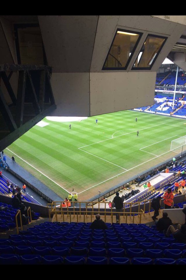 KurvenMann's tweet photo. £53,00 für ne Karte at #whiteheartlane ausgegeben - Lohnt sich immer wieder. @SpursOfficial -Respect for that view.. https://t.co/PVXGW8lzD2