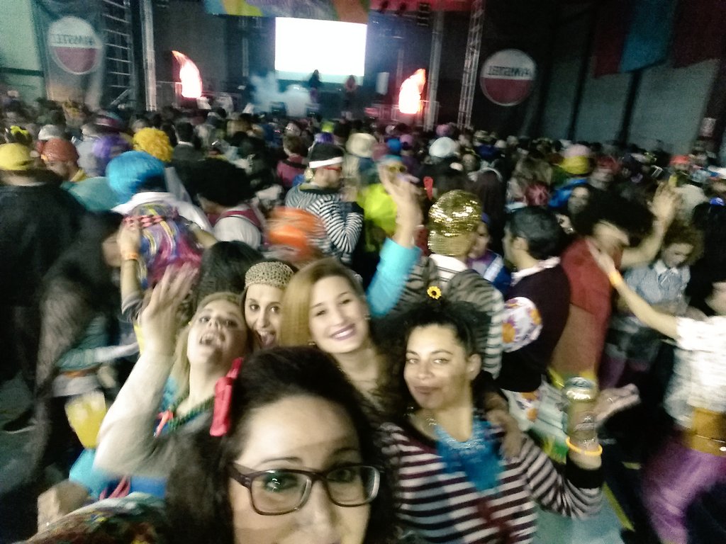 Cris_M88's tweet photo. @Horteralia con mi querida terremoto de fondo. Pedazo de día!!! Ole ole y ole!!!!!!! https://t.co/4b9K2SoG98