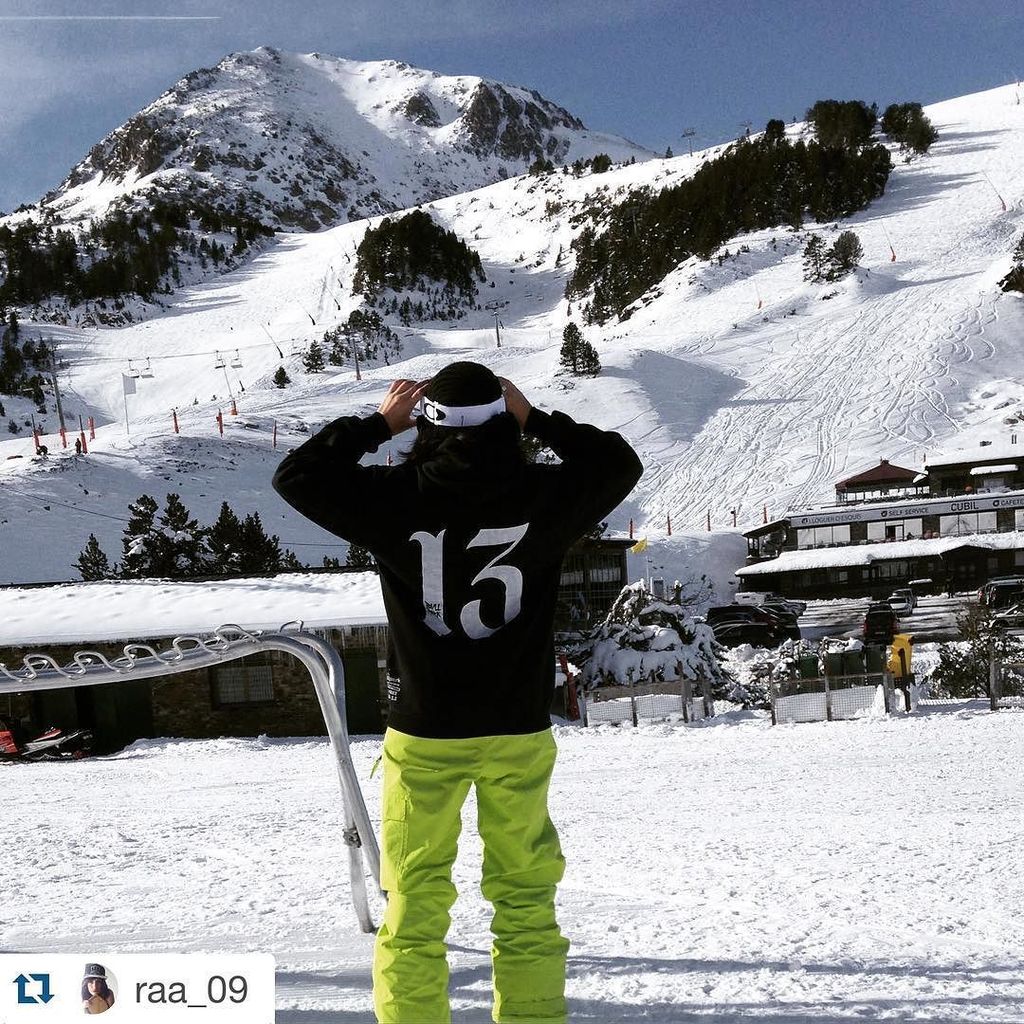 SoldeuFocus's tweet photo. #otiaaaa #Repost @raa_09 with @repostapp.
・・・
Vamosss #Bullpark #bullpark13 #grandvalira… https://t.co/fL7SGxV0L4 https://t.co/uwTDifDsLe