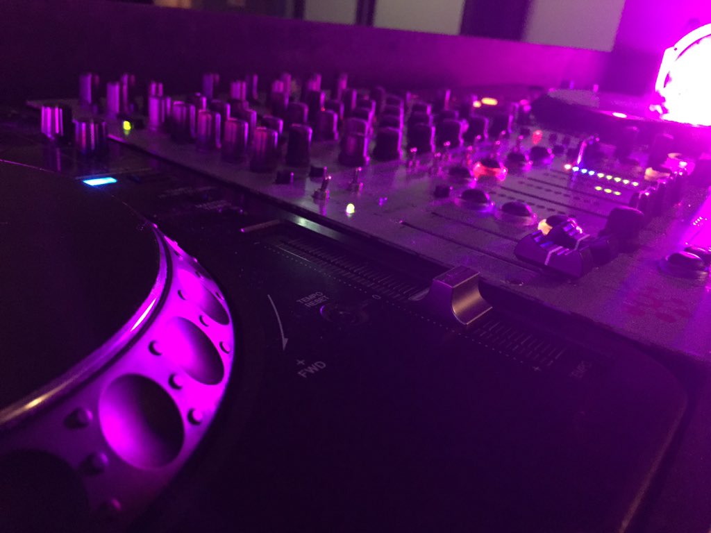 DJWarrenP's tweet photo. Jumping on it #urbansoundz #djwarrenp #R&amp;B https://t.co/JbWrtq2QX0
