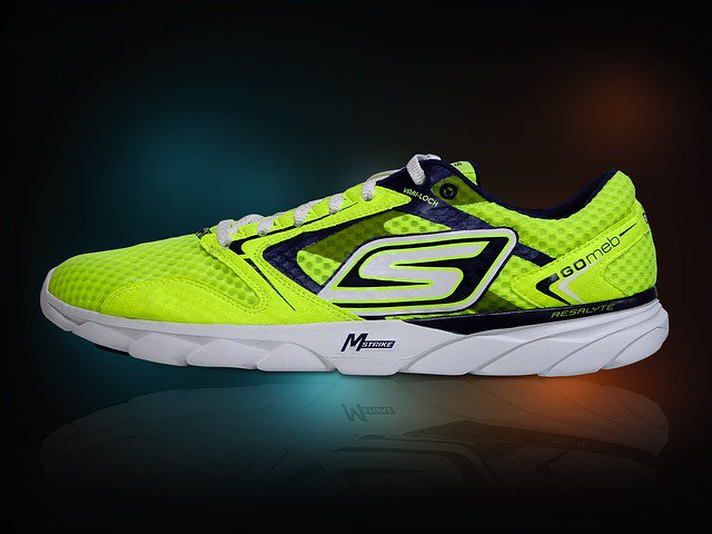 beatyourmark's tweet photo. ¿Ha llegado el momento de renovar tus zapatillas de #running? Sigue nuestros consejos: https://t.co/QZpaJxdtYv https://t.co/ebLLveozqO