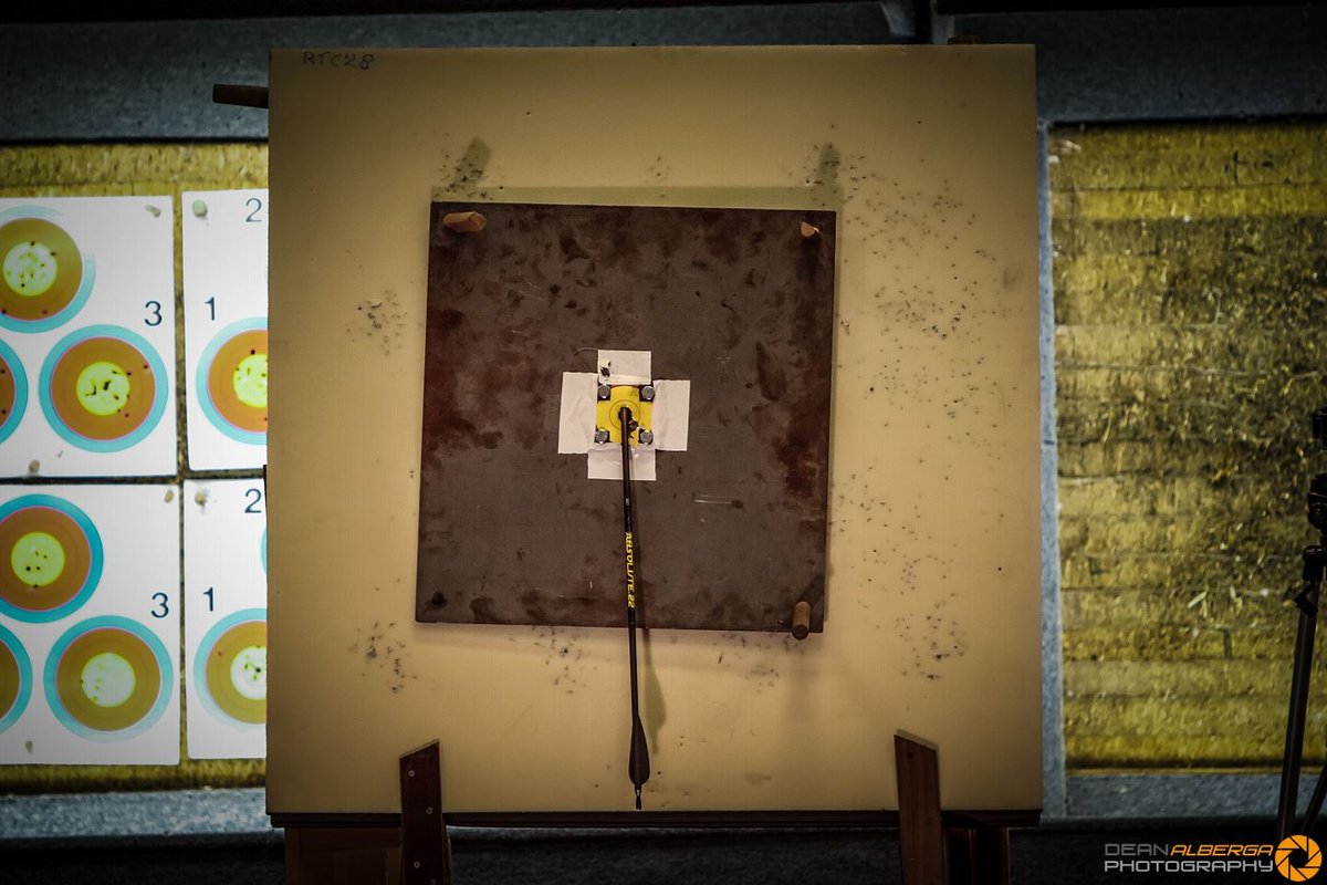 worldarchery's tweet photo. Nerves of steel! Shooting an arrow through a hole in a steel plate at Kings of #Archery. [Pic via Dutchtarget] https://t.co/83mrj1rwKA