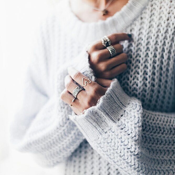 💎😍
#lookdujour #ldj #knitwear #knits #rings #stackedrings #cozy #comfty #sundayfunday #coc… ift.tt/1MN9M0n