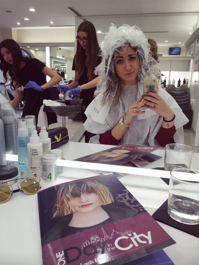MariaGiovannaFB's tweet photo. Cosa sto combinando oggi con il team di @JLDavid_ITA? Ve lo svelo tra poco! ✌🏻️ #JLDlive https://t.co/IY6k9kG9Cn