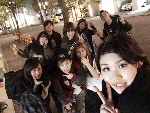 E_Rcrew's tweet photo. 今日はボス、クラッチさんの結婚式の余興に出させて頂くので
二回目の練習でした👻💕
当日は最高の時間にしようね⌛️

お疲れ様でした🙏🏾 https://t.co/AGxjUwlZiY