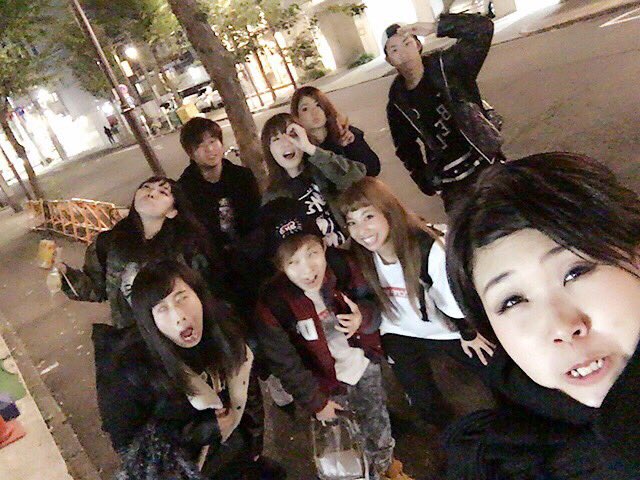 E_Rcrew's tweet photo. 今日はボス、クラッチさんの結婚式の余興に出させて頂くので
二回目の練習でした👻💕
当日は最高の時間にしようね⌛️

お疲れ様でした🙏🏾 https://t.co/AGxjUwlZiY