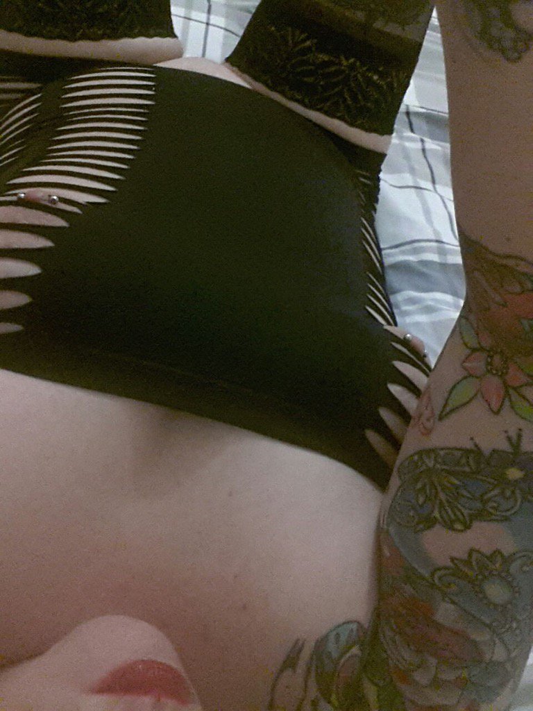 slutmilf4's tweet photo. Waiting for a good fucking @steve_1685 @Sonia_Hotwife @SuzieLance @MatureMothers @UKMilfsDaily https://t.co/qNQVLY7Ch4