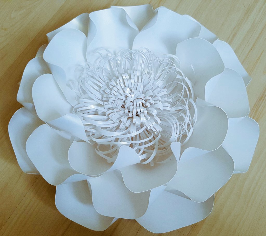 WPFlowerDesign's tweet image. "Snow white" paper flower.Great decoration for winter wedding!
#paperflower #weddingdecoration #weddingflowers