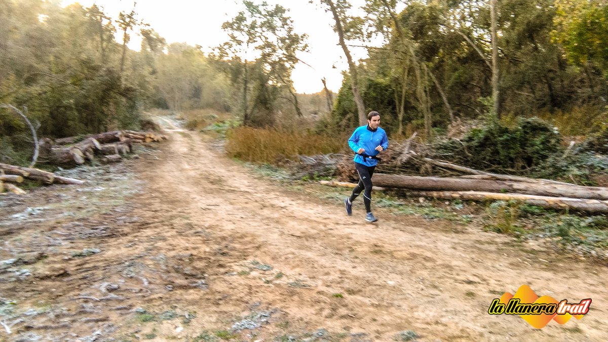 LaLlaneraTrail's tweet photo. Matí fred avui fent el recorregut de la Mitja #LaLlaneraTrail #24deGener #Sabadell @UESabadell 2/3 https://t.co/ScmAukCh4A