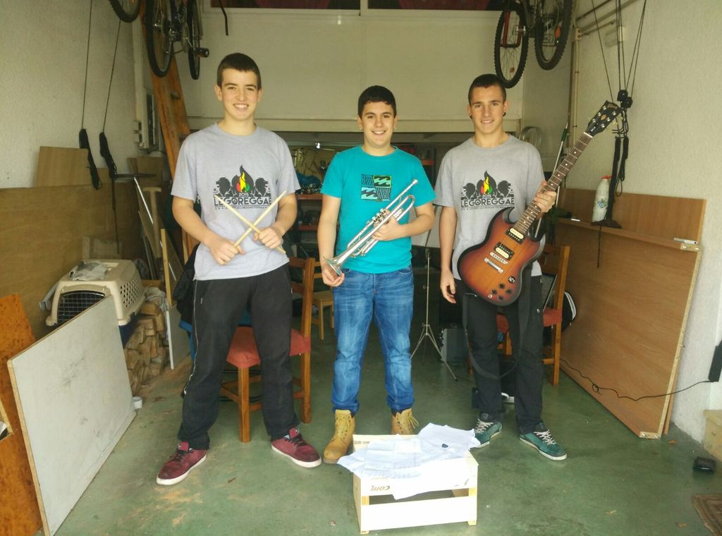 Otsein_taldea's tweet photo. Ensaio ona gaur💪🎺🎸 https://t.co/IJwRr6LgrL