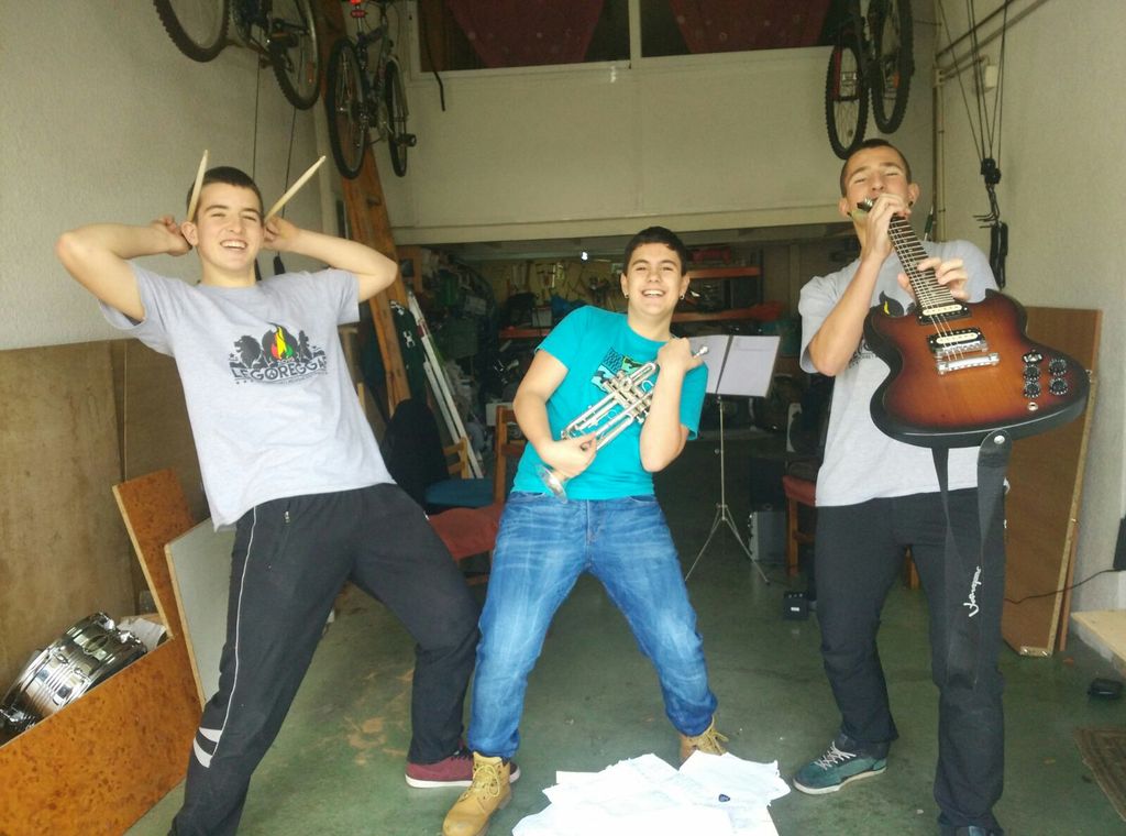 Otsein_taldea's tweet photo. Ensaio ona gaur💪🎺🎸 https://t.co/IJwRr6LgrL