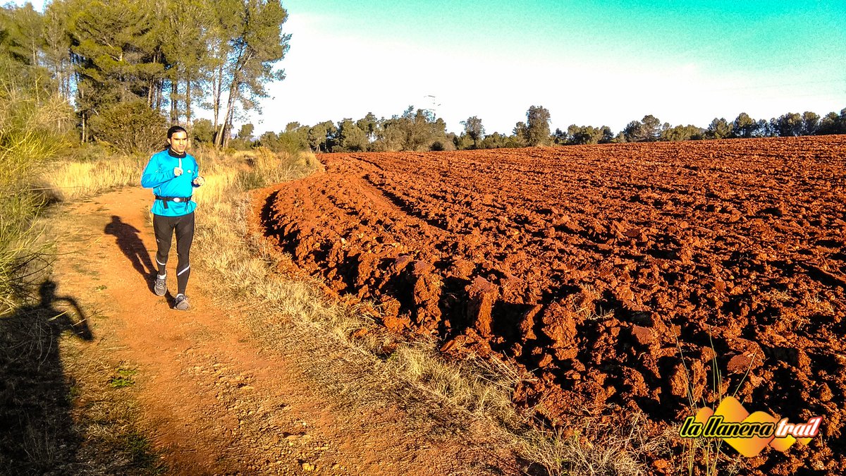 LaLlaneraTrail's tweet photo. Matí fred avui fent el recorregut de la Mitja #LaLlaneraTrail #24deGener #Sabadell @UESabadell 3/3 https://t.co/E3uToJh3oV