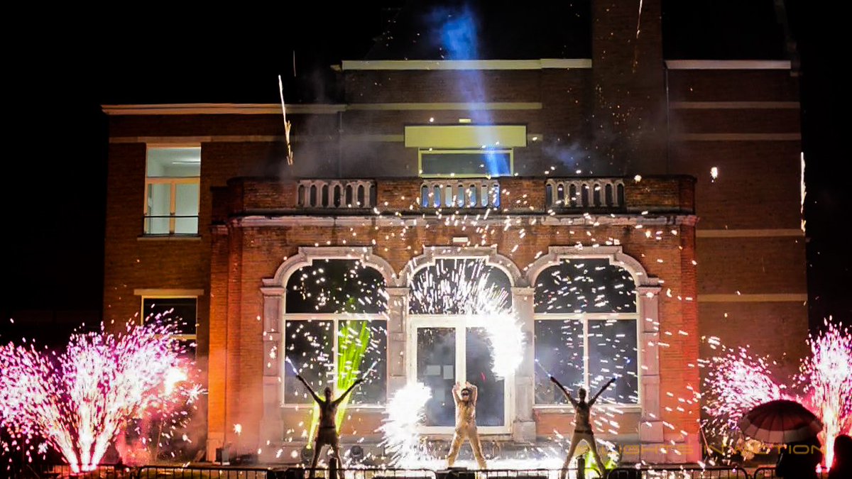 lightsinmotion_'s tweet photo. Vuurshow opening Cultuurgebouw Gravenhof #Hoboken @Stad_Antwerpen https://t.co/ti6B36IeYk