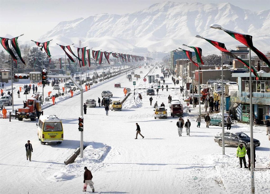 ianbremmer's tweet photo. Kabul, Afghanistan. Not the view we're usually getting. https://t.co/oVXEqywhhw