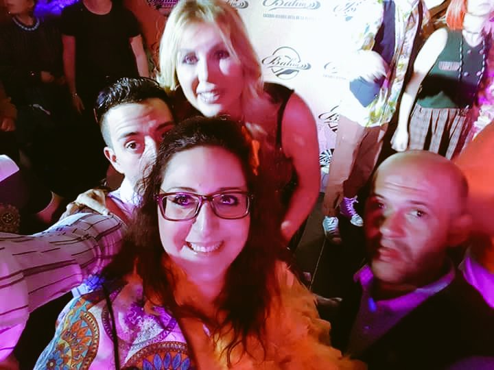 Cris_M88's tweet photo. Una fotito de anoche en @salabahia con @malenagracia . https://t.co/9WccObpt46
