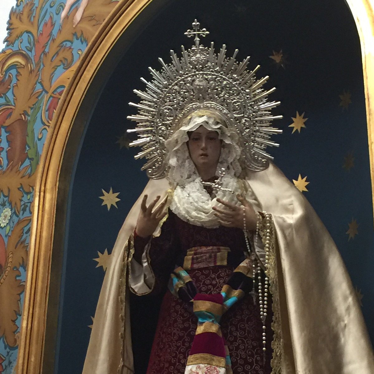 HdadSoledadAlm's tweet photo. María Santísima en su Soledad ya ataviada para él venidero tiempo de Navidad. https://t.co/YjbYjOIp3m