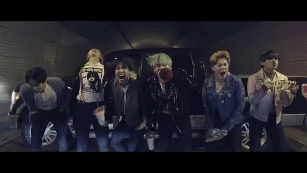 ран бтс 2015. кадры из клипа бтс ран. Run bts альбом. песня бтс ран. Bts 2015.