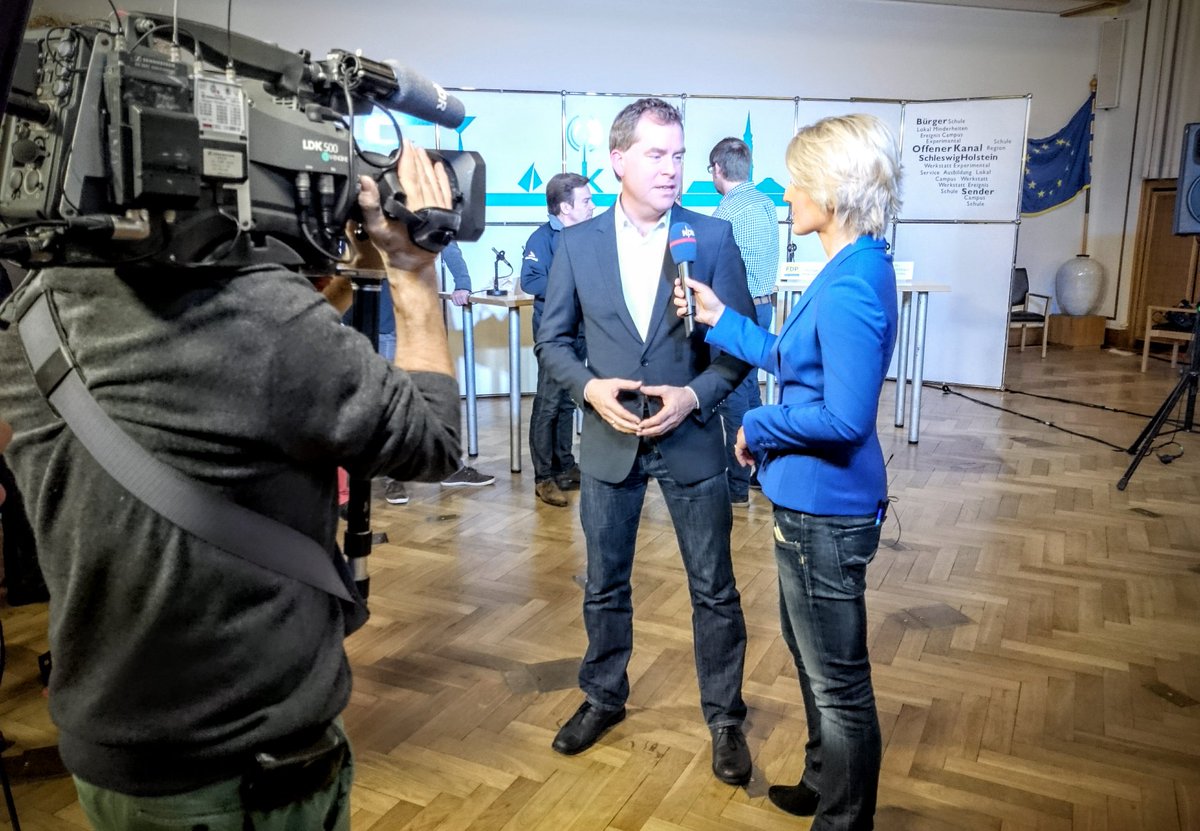 Jetzt live im <a href="/ndr/">NDR.de</a> #SchleswigHolsteinMagazin - Ulf Kämpfer im Interview.
Zwischenstand 82/87 mit 65,5% mit Ja.