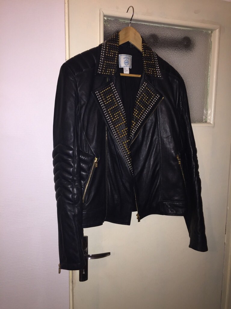 niave's tweet photo. Veste #hmversace #versacehm #h&amp;m #versace size M , near deadstock , 400 euros : contact my bro @FrenchFlyz https://t.co/iWMrIIKA0m