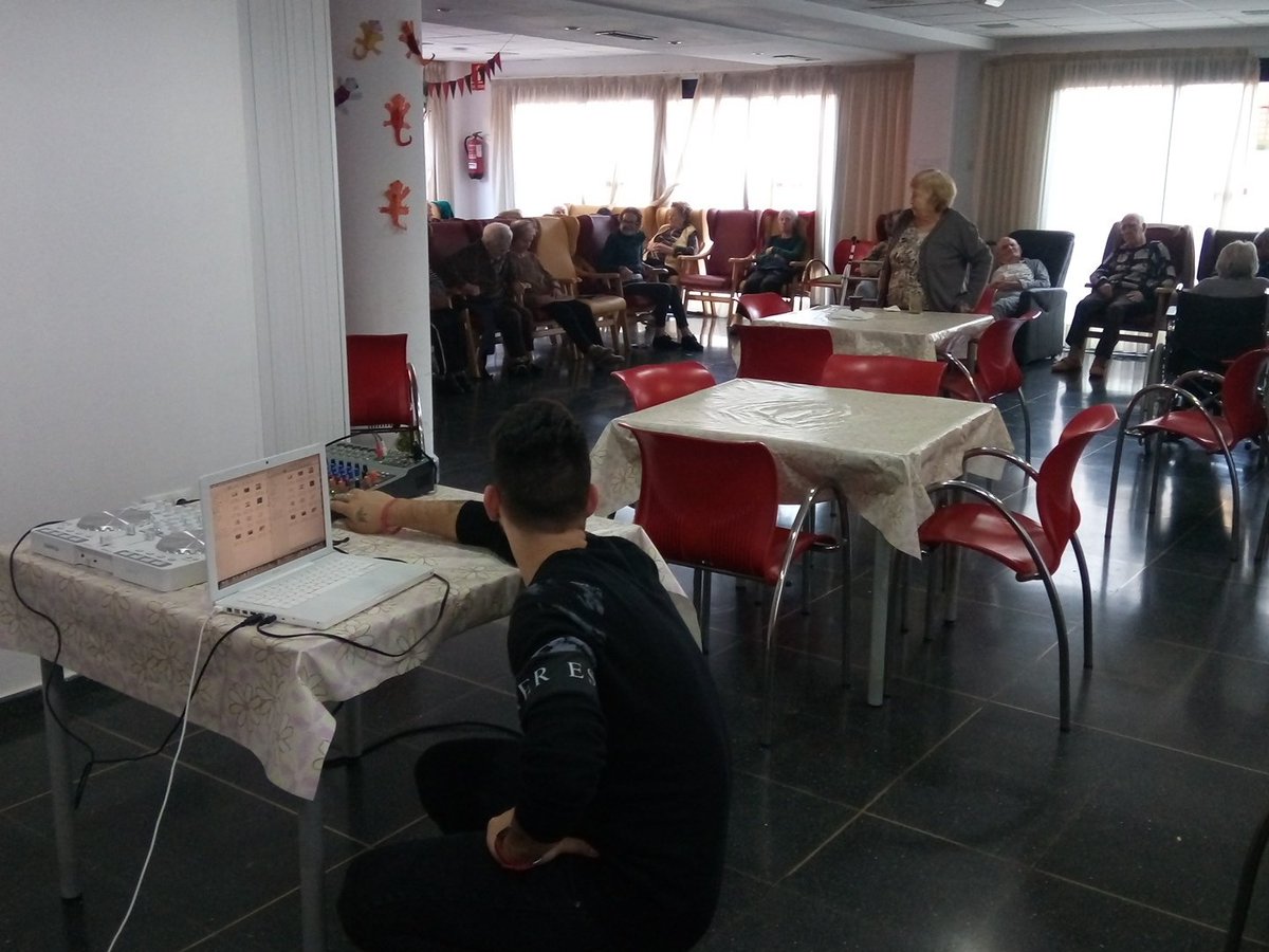 Nuestro DJ <a href="/King_DJ_Oficial/">Alvaro Segura</a> preparando la música <a href="/DesaliaMusic/">Desalia Music</a> <a href="/RonBarceloSpain/">RONI🔥</a> #ViveAhoraTalent