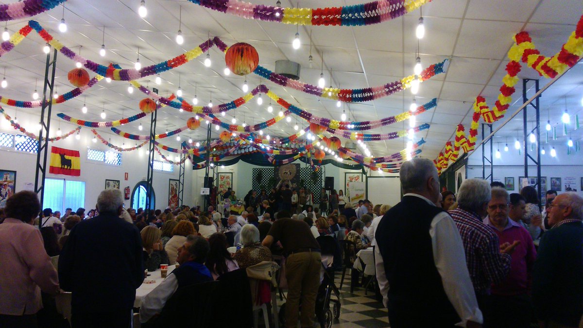 CarmenFuengirol's tweet photo. Continuamos con el coro de @FuengirolaRocio https://t.co/towJQgU1QH