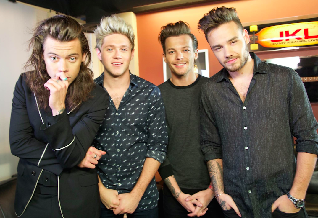 iHeartRadio's tweet photo. Watch @radiodisney's exclusive "Drag Me Down," performance video by @onedirection! 😃 https://t.co/xzltUN5Eci https://t.co/SBv4gvhnWd