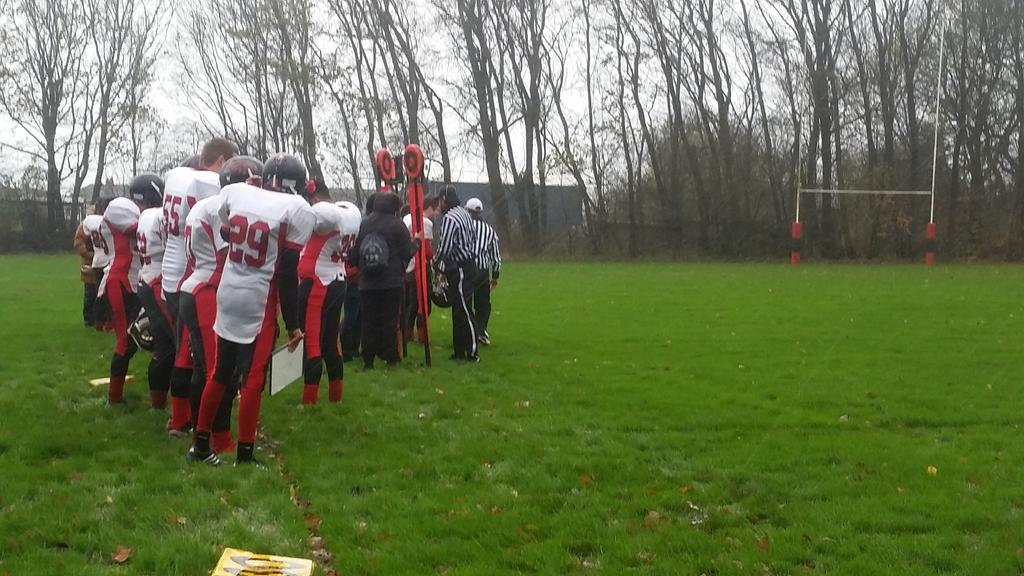 RavensBradford's tweet photo. Had a cold but fun time at the @BradfordBears v Manc Tyrants game. We even helped out with balls and chains ๐ #ubup2 https://t.co/hazGczVjiQ