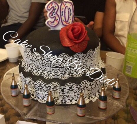 cakeshopbydidi's tweet photo. #cakeshopbydidi #genoisevanille #ganachechocolat https://t.co/uZXfIiD9Zc
