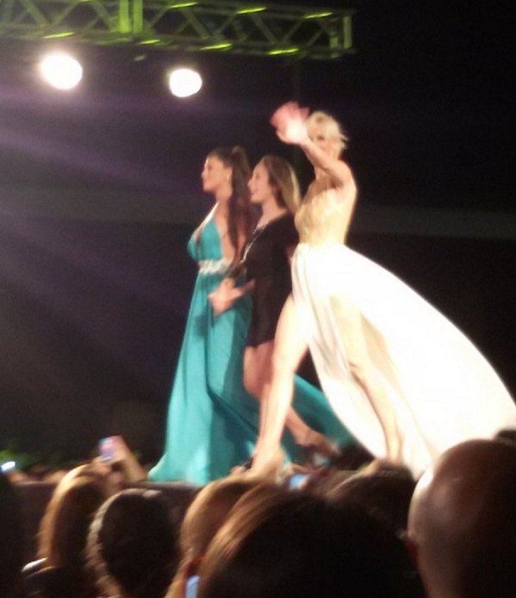 Miriamve2208's tweet photo. @loly_anto e @ingridgrudkeok ...En Pasarela By @PupeTeteOK #DosDiosas 💖 👑💋💋💞💞💞 https://t.co/FFrZgdeghN