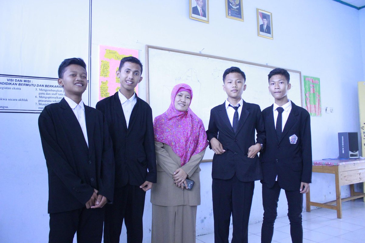 soniadwi151's tweet photo. #drama sma cwok cowok #gansss :) :) 
#NINE_B :* :* #LOVE_YOU #9B :* ({}) https://t.co/JMzYsSdgKl