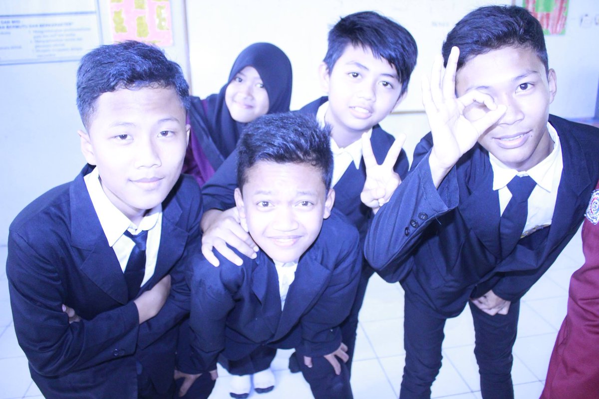 soniadwi151's tweet photo. #drama sma cwok cowok #gansss :) :) 
#NINE_B :* :* #LOVE_YOU #9B :* ({}) https://t.co/JMzYsSdgKl
