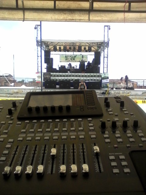 AbstractEnemy's tweet photo. Probando sonido para esta noche!!! 
@ReciclaxRock lml lml https://t.co/BNf3Vxkjo1