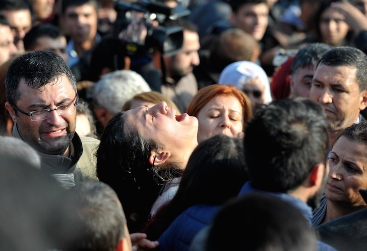 melisalphan's tweet photo. Baban ölüyor ve bu şekilde ölüyor. Dünyaları yıkarsın!
(Foto: Reuters, via @DikenComTr) https://t.co/6vD6738VMb